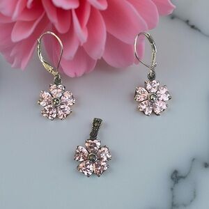 Vintage 925 Sterling silver floral Crystal  Jewelry Set earrings and pendant.